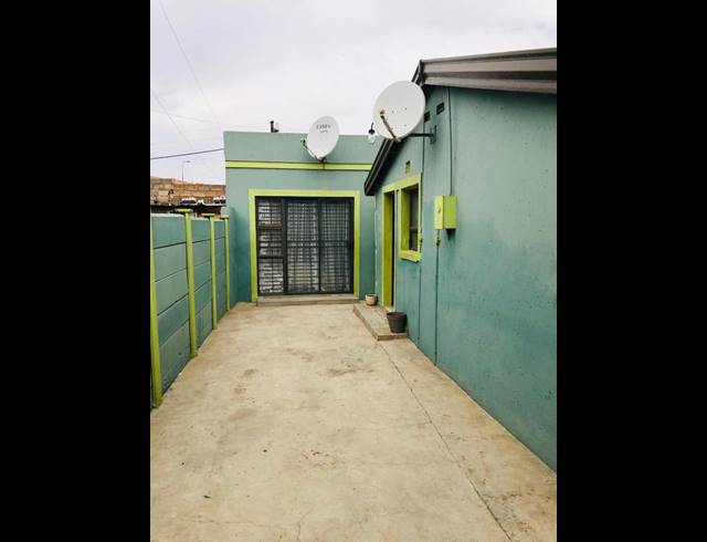 1 BEDROOM HOUSE FOR SALE IN MEADOWLANDS
